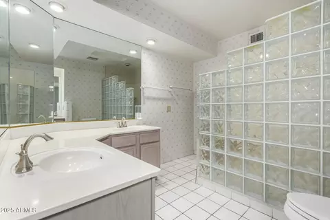 Bath - 145 E Boca Raton Rd, Phoenix, AZ 85022 photo 1 of 4
