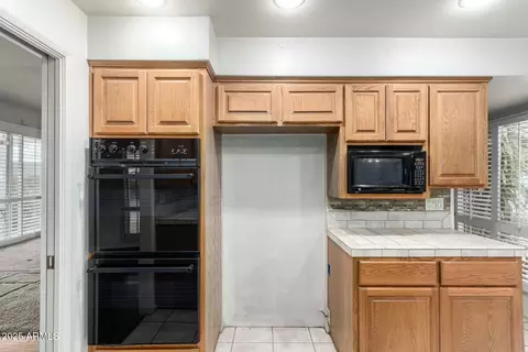 Kitchen - 145 E Boca Raton Rd, Phoenix, AZ 85022 photo 4 of 6