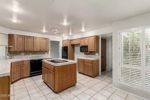 Kitchen - 145 E Boca Raton Rd, Phoenix, AZ 85022 photo 3 of 6