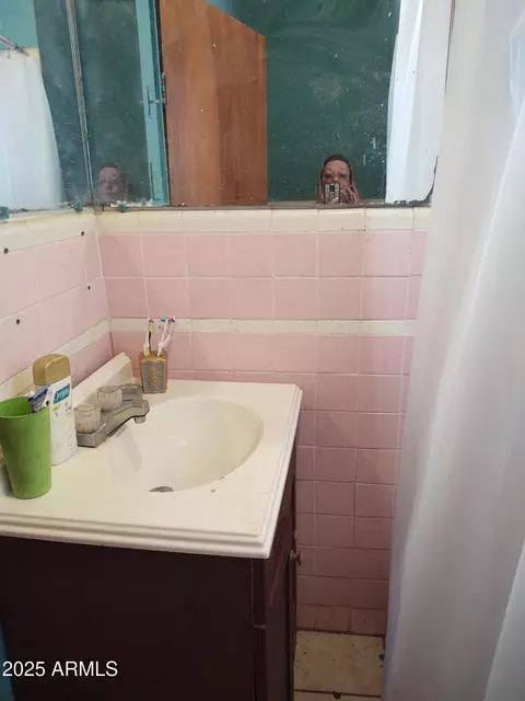 Bath - 1042 E 14th St, Douglas, AZ 85607 photo 1 of 5