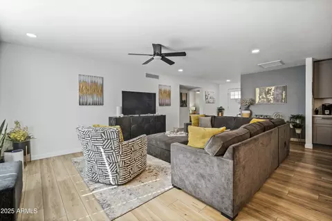2725 E Louise Dr, Phoenix, AZ 85032 photo 4