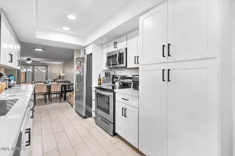 920 W Solcito Ln, Phoenix, AZ 85013 photo 3