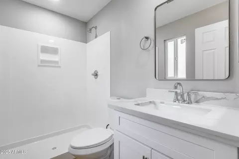 Bath - 2524 E Grandview Rd, Phoenix, AZ 85032 photo 2 of 2