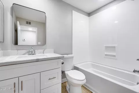Bath - 2524 E Grandview Rd, Phoenix, AZ 85032 photo 1 of 2