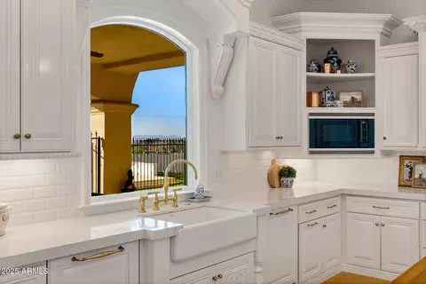 Kitchen - 1233 E Salado Cir, Mesa, AZ 85203 photo 6 of 8