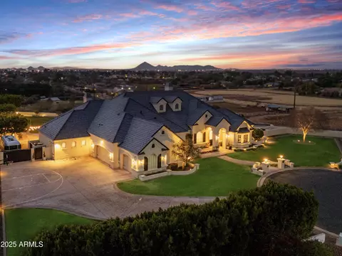 View/Area - 1233 E Salado Cir, Mesa, AZ 85203 photo 8 of 13