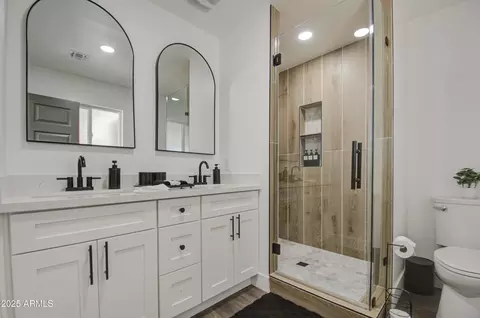 Bath - 3530 W Marlette Ave, Phoenix, AZ 85019 photo 2 of 8