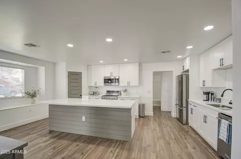Kitchen - 3530 W Marlette Ave, Phoenix, AZ 85019 photo 4 of 7