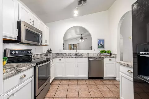 1762 S Saddle St, Gilbert, AZ 85233 photo 4