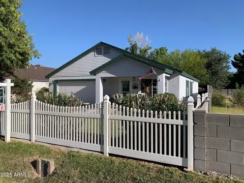 Exterior - 2207 W Hayward Ave, Phoenix, AZ 85021 photo 2 of 7