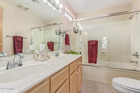 Bath - 2207 W Hayward Ave, Phoenix, AZ 85021 photo 1 of 2