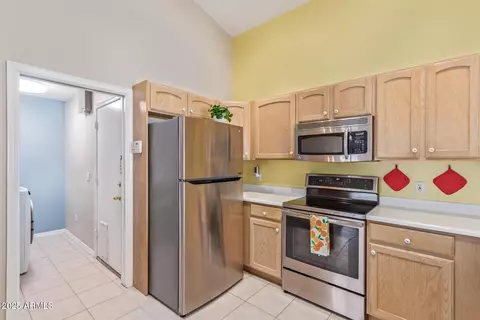 Kitchen - 2207 W Hayward Ave, Phoenix, AZ 85021 photo 2 of 3