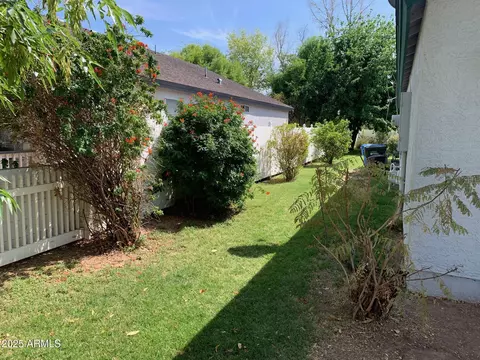 Exterior - 2207 W Hayward Ave, Phoenix, AZ 85021 photo 5 of 7