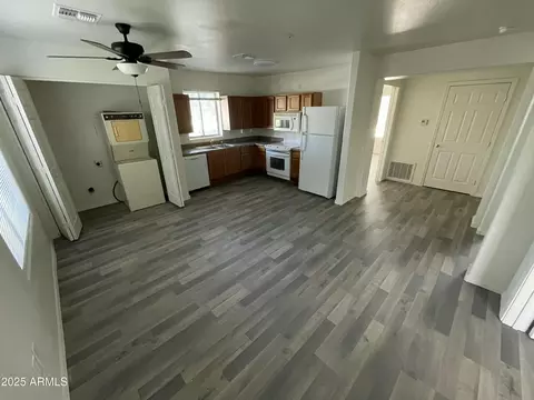Living - 1021 E Pierce St, Phoenix, AZ 85006 photo 1 of 3