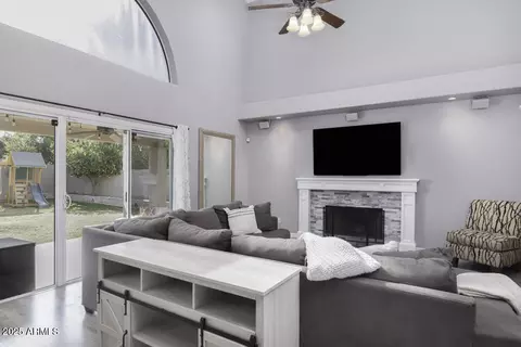 647 S Cholla St, Gilbert, AZ 85233 photo 4