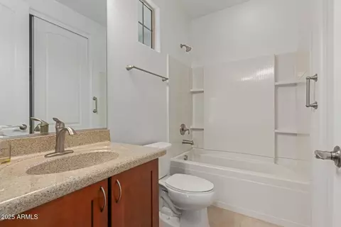 Bath - 3617 E Half Hitch Pl, Phoenix, AZ 85050 photo 3 of 6