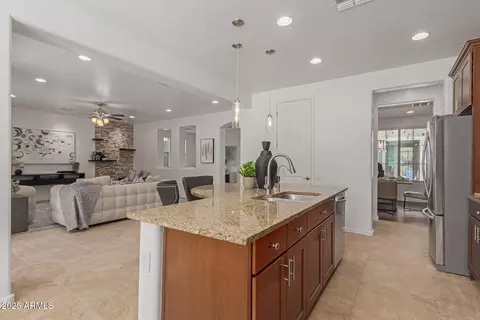 Kitchen - 3617 E Half Hitch Pl, Phoenix, AZ 85050 photo 2 of 4