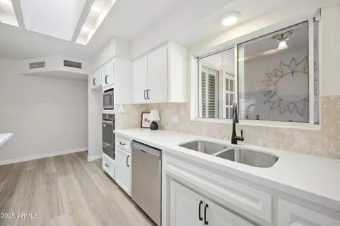 Kitchen - 1825 W Seldon Way, Phoenix, AZ 85021 photo 2 of 3