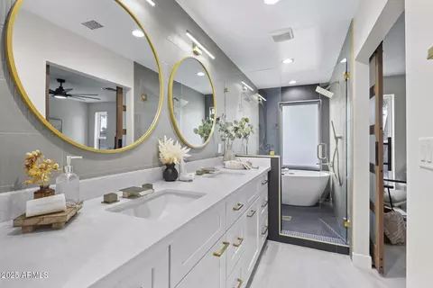 Bath - 4059 E Cholla St, Phoenix, AZ 85028 photo 3 of 6