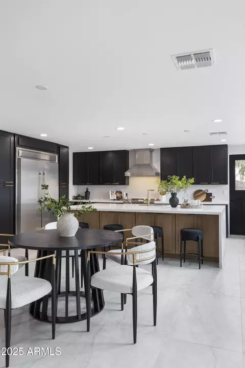 Dining - 4059 E Cholla St, Phoenix, AZ 85028 photo 7 of 7