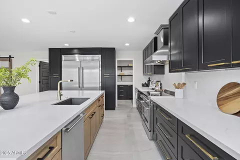 Kitchen - 4059 E Cholla St, Phoenix, AZ 85028 photo 12 of 14