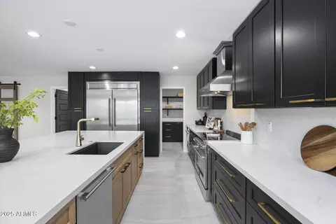Kitchen - 4059 E Cholla St, Phoenix, AZ 85028 photo 9 of 14