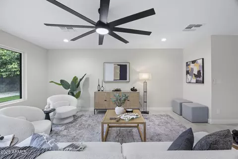Living - 4059 E Cholla St, Phoenix, AZ 85028 photo 2 of 3