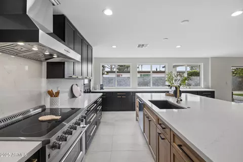Kitchen - 4059 E Cholla St, Phoenix, AZ 85028 photo 8 of 14