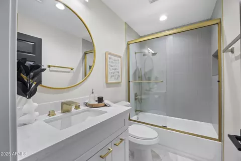 Bath - 4059 E Cholla St, Phoenix, AZ 85028 photo 1 of 6