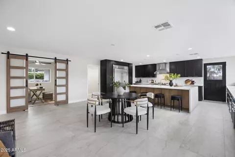 Dining - 4059 E Cholla St, Phoenix, AZ 85028 photo 1 of 7