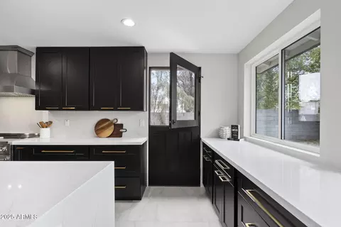 Kitchen - 4059 E Cholla St, Phoenix, AZ 85028 photo 1 of 14