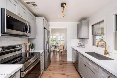 Kitchen - 1696 E Amelia Ave, Phoenix, AZ 85016 photo 2 of 3