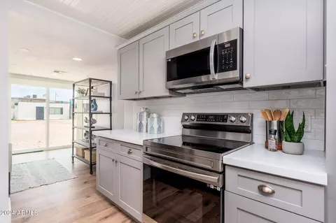 Kitchen - 1696 E Amelia Ave, Phoenix, AZ 85016 photo 1 of 3