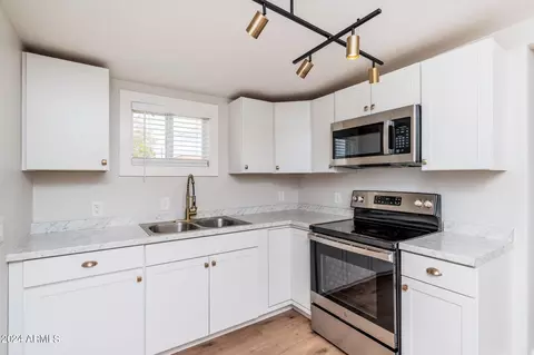 Kitchen - 1696 E Amelia Ave, Phoenix, AZ 85016 photo 3 of 3