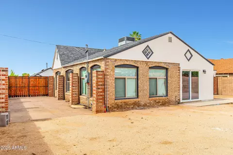 Exterior - 1696 E Amelia Ave, Phoenix, AZ 85016 photo 2 of 5