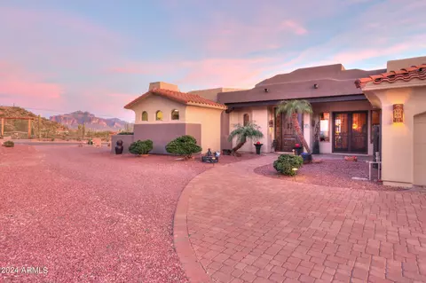 2728 N Meridian Rd, Apache Junction, AZ 85120