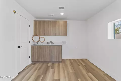 1890 E Palmcroft Dr, Tempe, AZ 85282 photo 9