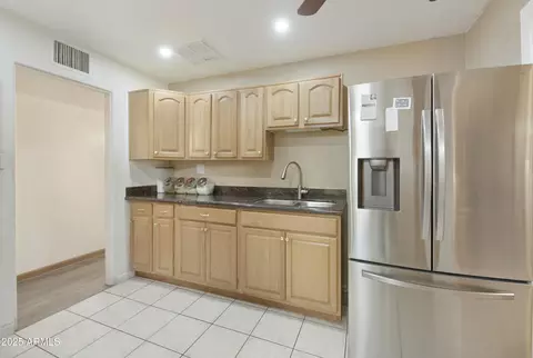 4305 Earll Dr, Phoenix, AZ 85018 photo 3