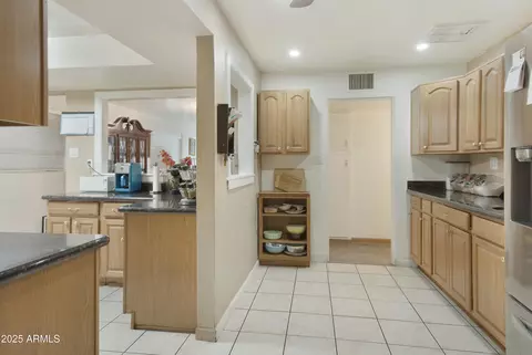 4305 Earll Dr, Phoenix, AZ 85018 photo 4