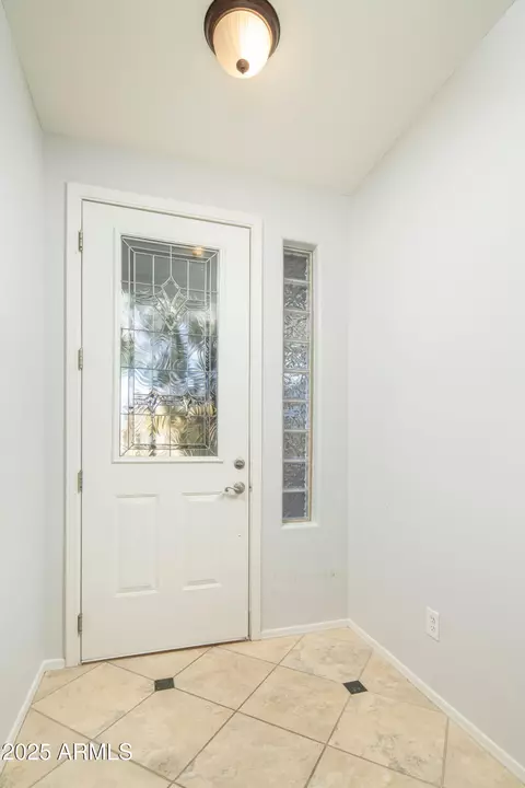 1523 E Constance Way, Phoenix, AZ 85042 photo 4