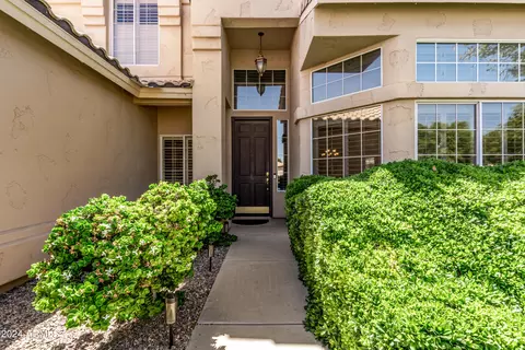 302 S Laguna Dr, Gilbert, AZ 85233 photo 8