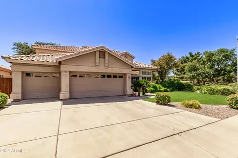 302 S Laguna Dr, Gilbert, AZ 85233 photo 3