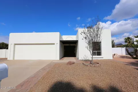 634 E Calavar Rd, Phoenix, AZ 85022