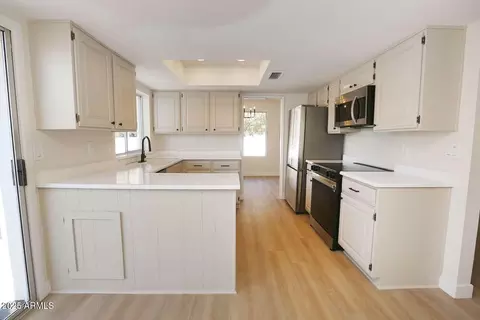 634 E Calavar Rd, Phoenix, AZ 85022 photo 8