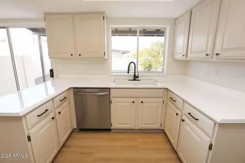 634 E Calavar Rd, Phoenix, AZ 85022 photo 11