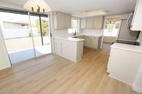 634 E Calavar Rd, Phoenix, AZ 85022 photo 7