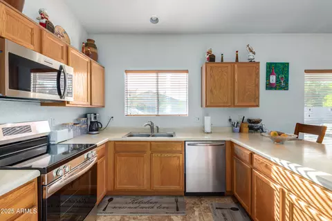 Kitchen - 4202 S 76th Ln, Phoenix, AZ 85043 photo 4 of 4