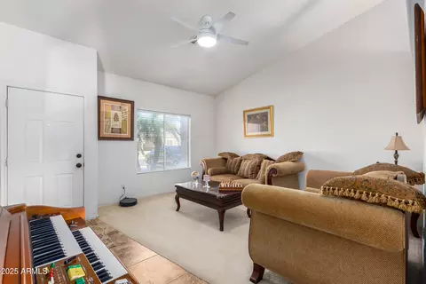 Living - 4202 S 76th Ln, Phoenix, AZ 85043 photo 1 of 4