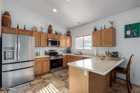 Kitchen - 4202 S 76th Ln, Phoenix, AZ 85043 photo 2 of 4