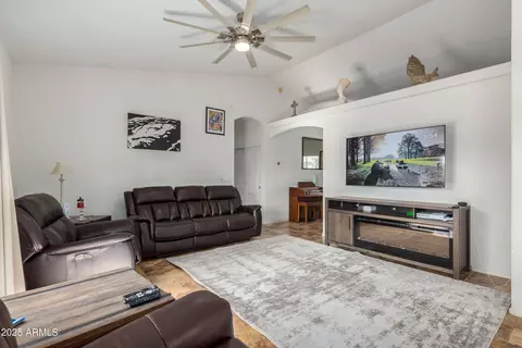 Living - 4202 S 76th Ln, Phoenix, AZ 85043 photo 3 of 4